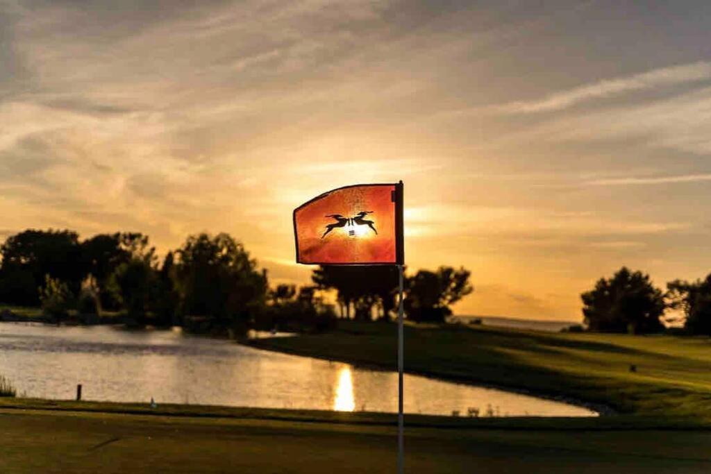 Moment De Detente Sur Le Golf De Pont-Royal Mallemort Dış mekan fotoğraf