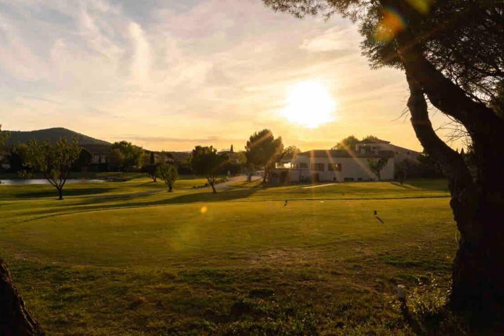 Moment De Detente Sur Le Golf De Pont-Royal Mallemort Dış mekan fotoğraf